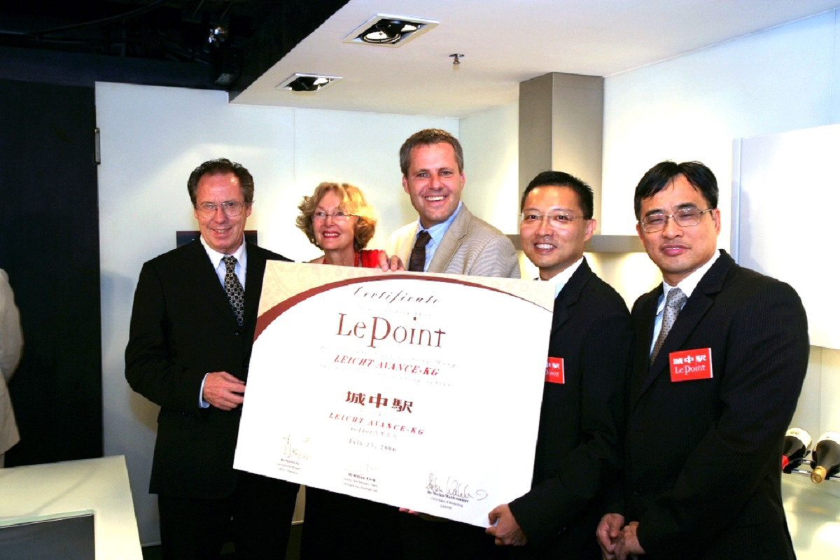 Le Point Press Conference introduced LEICHT